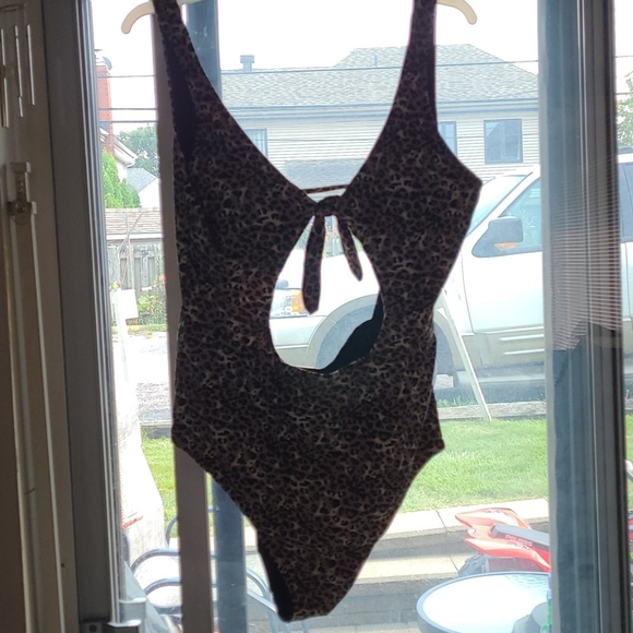 🚺 Ladies swimsuit XL - Picture 2 of 10